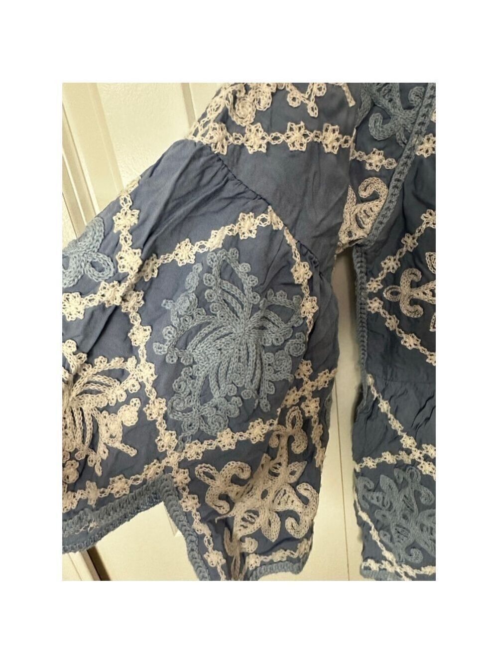 Kindred Blue White Embroidered Blouse Size M - Picture 4 of 9